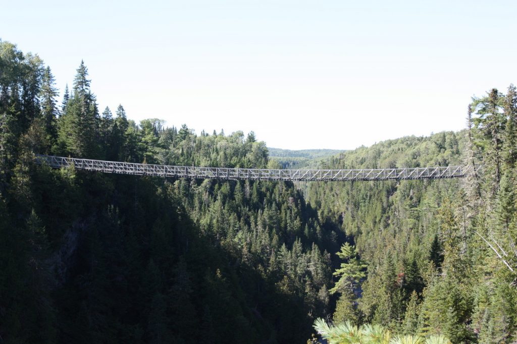 Le Pont Suspendu du Canyon des portes de l'Enfer