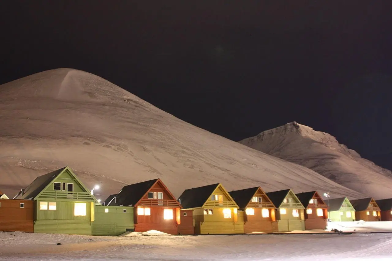 le Svalbard : nuit polaire et chiens de traîneau