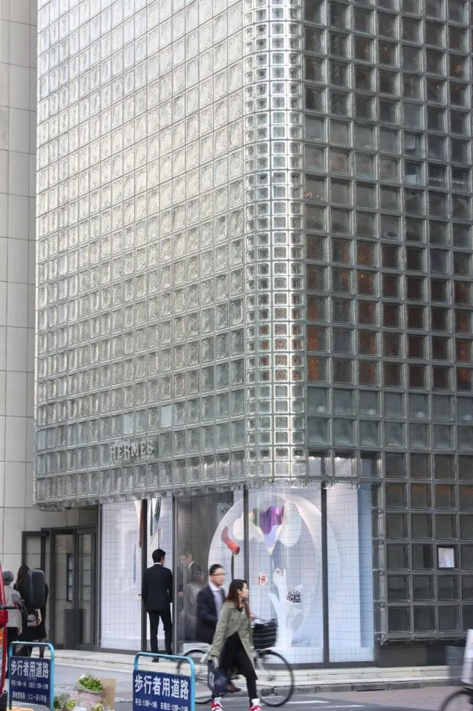 Façade de la tour Hermès dans le quartier de Ginza