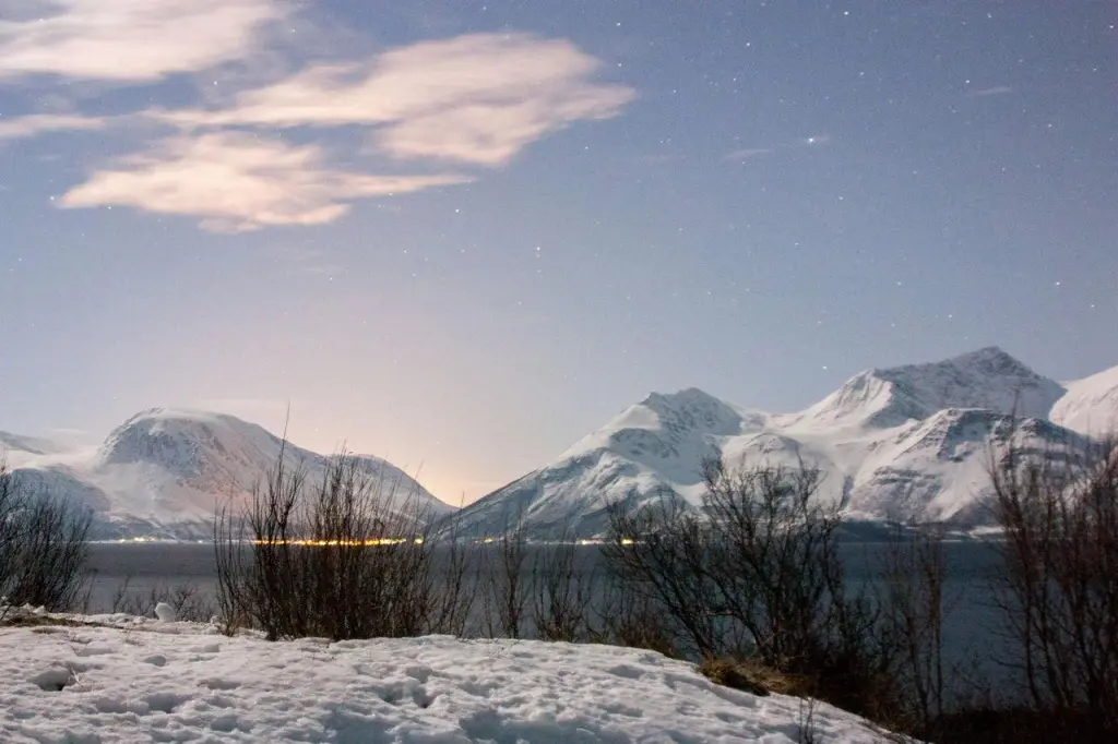 Montagnes des Alpes de Lyngen près de Tromsø
