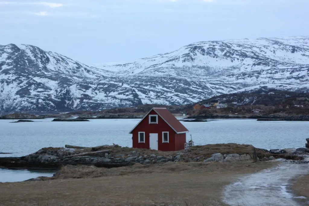 Maison et paysage arctique à Sommarøy
