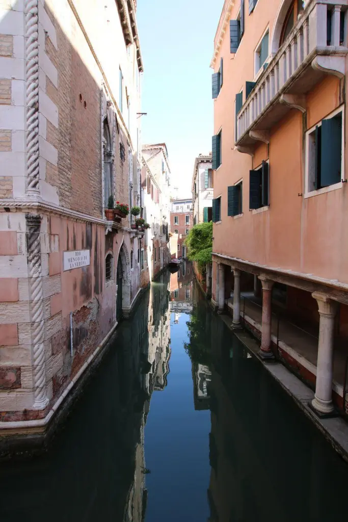 Gondole sur les canaux de Venise