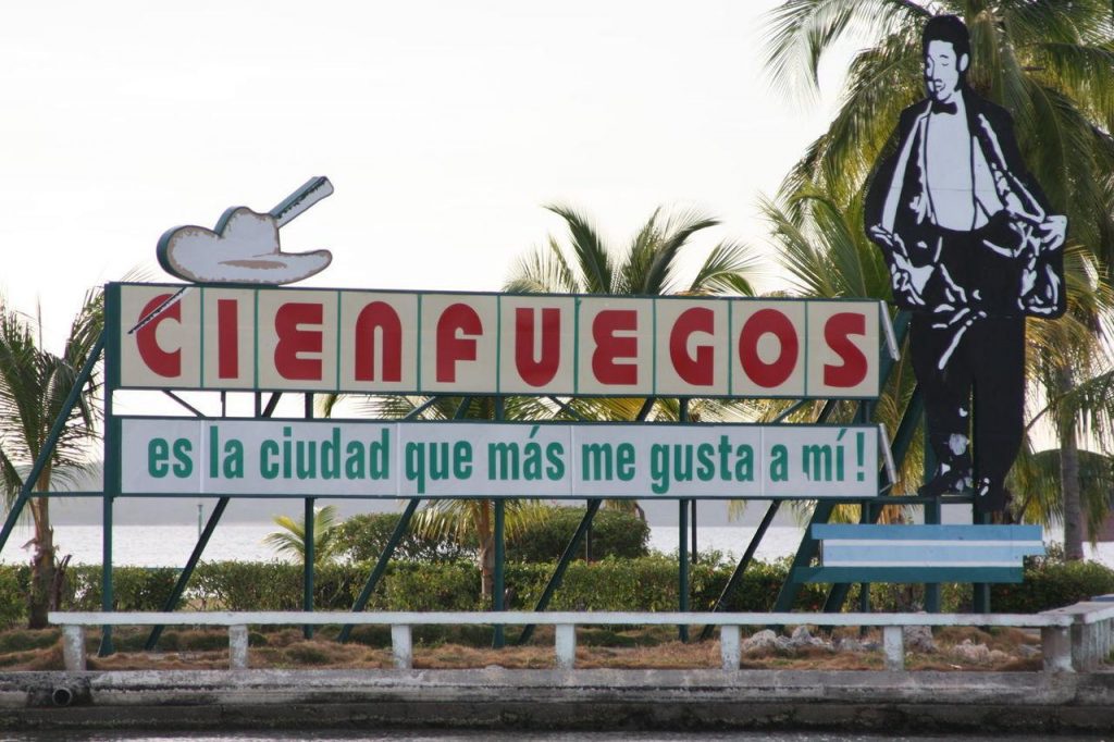 Pancarte d'arrivée à Cienfuegos