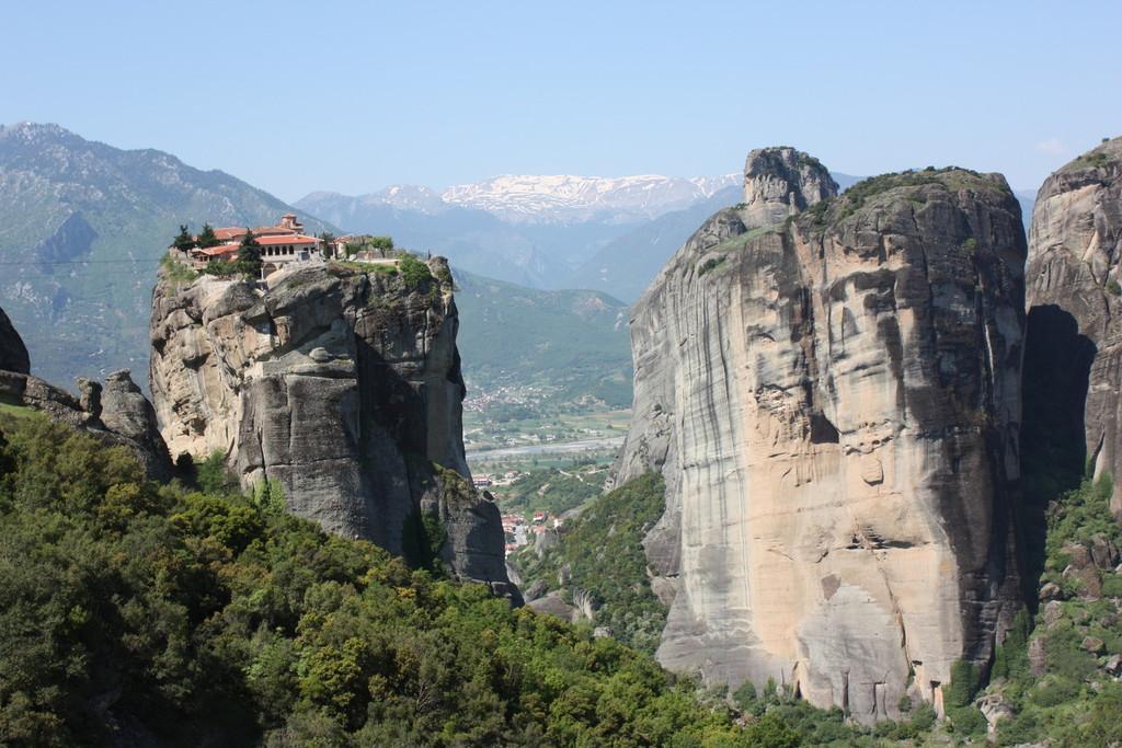 Vue d'ensemble sur les monastères des Météores