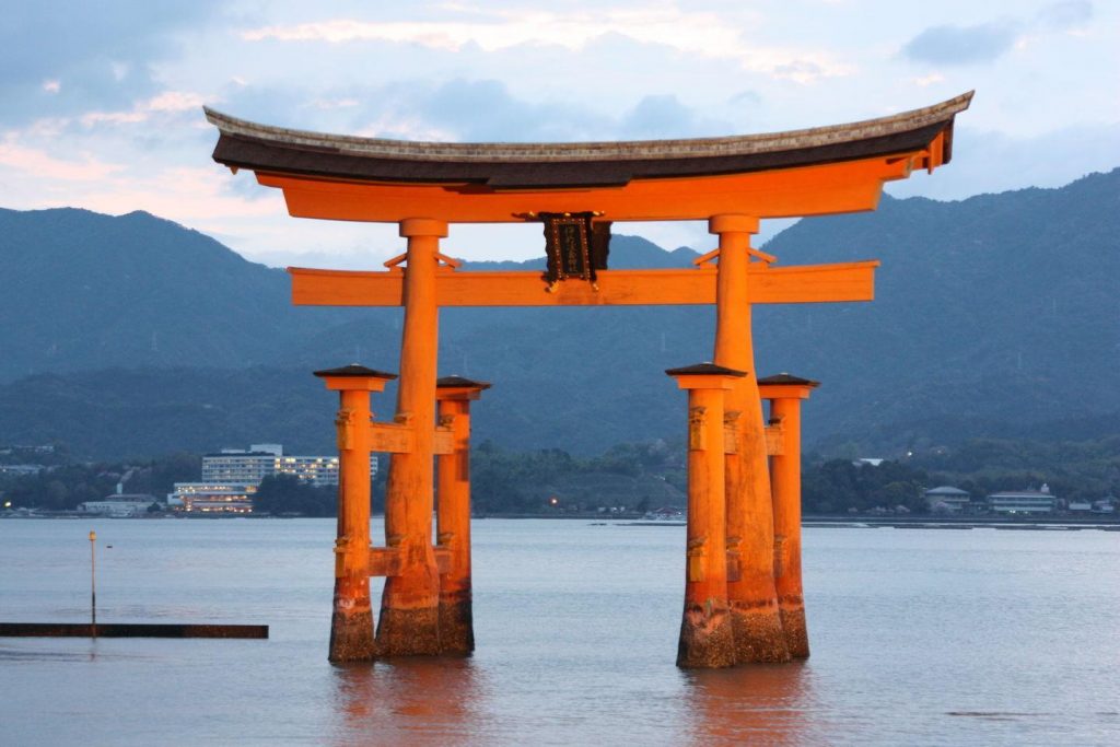 Torii de Miyajima à la tombée du jour