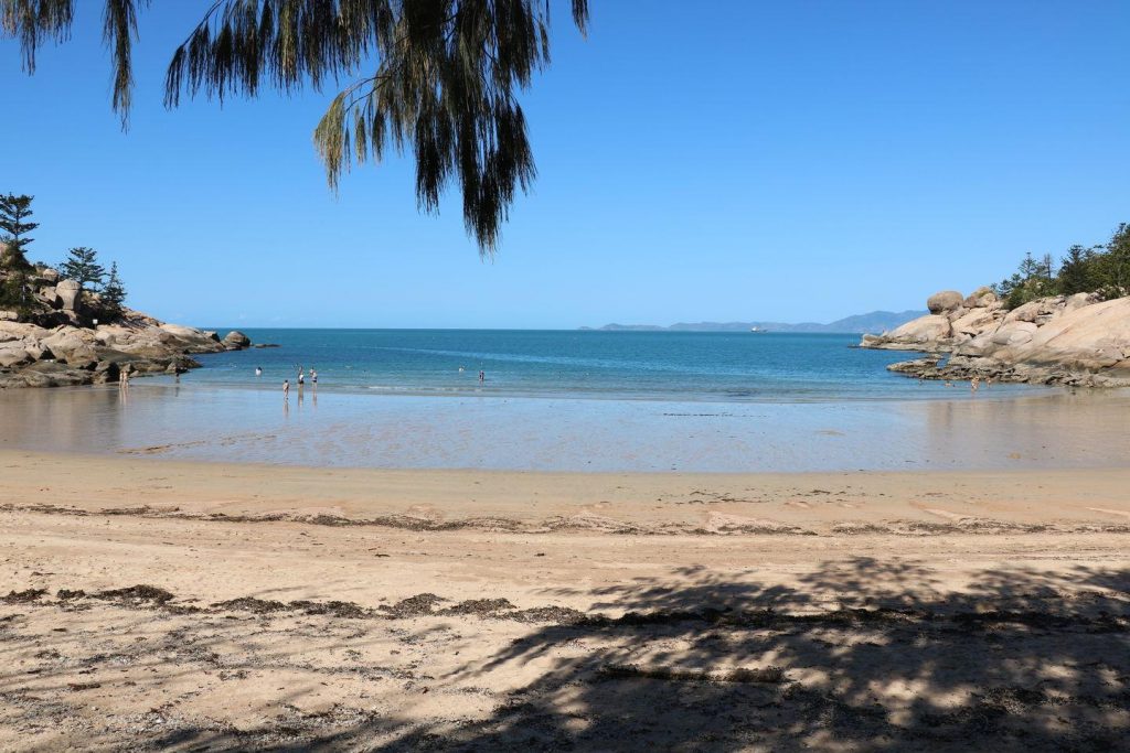 Plage d Alma Bay
