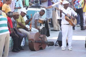 Musiciens sur le Parque Céspedes à Santiago de Cuba