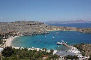 Crique turquoise au pied de Lindos