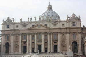 Façade de la basilique Saint-Pierre au Vatican