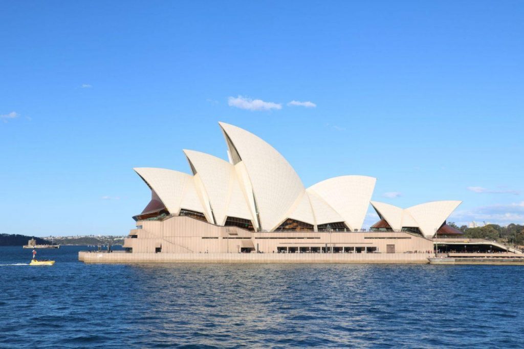 Voiles de l'Opéra de Sydney depuis le front de mer