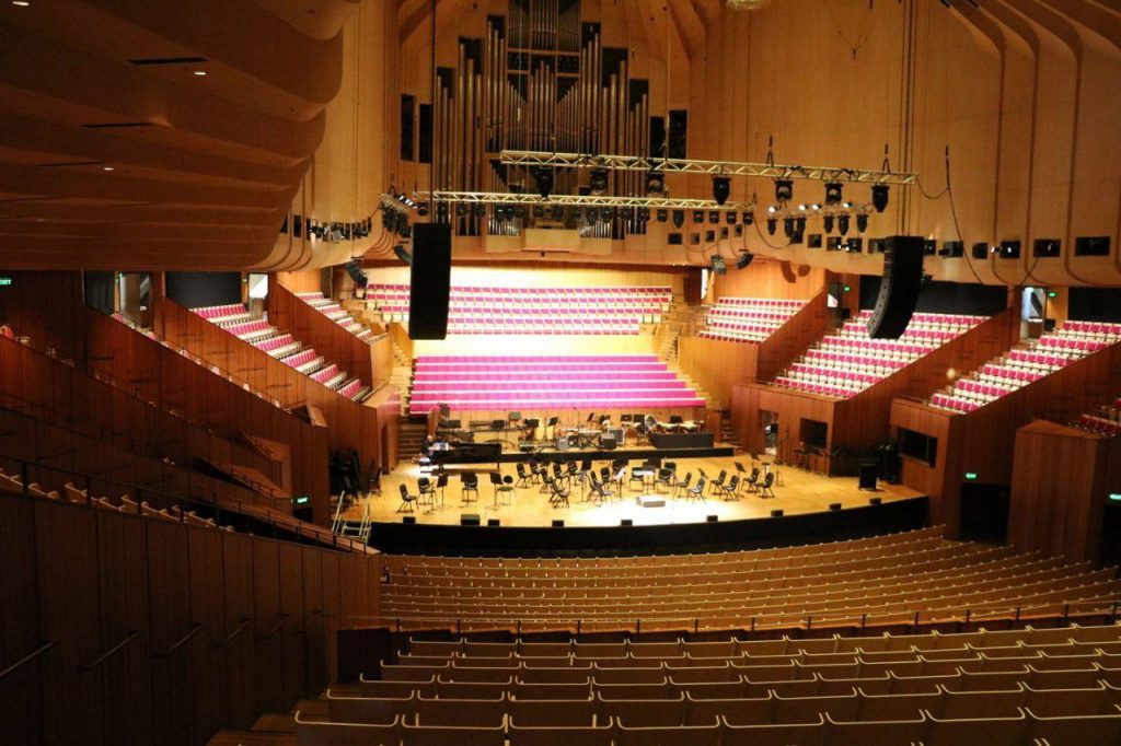 Intérieur de l'Opéra de Sydney pendant la visite guidée