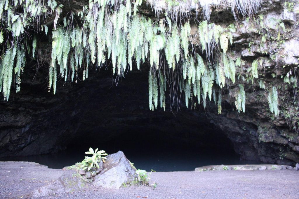 Grottes de Maraa sur la côte de Tahiti