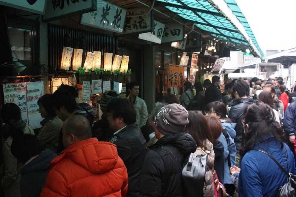 Abords animés du marché de Tsukiji