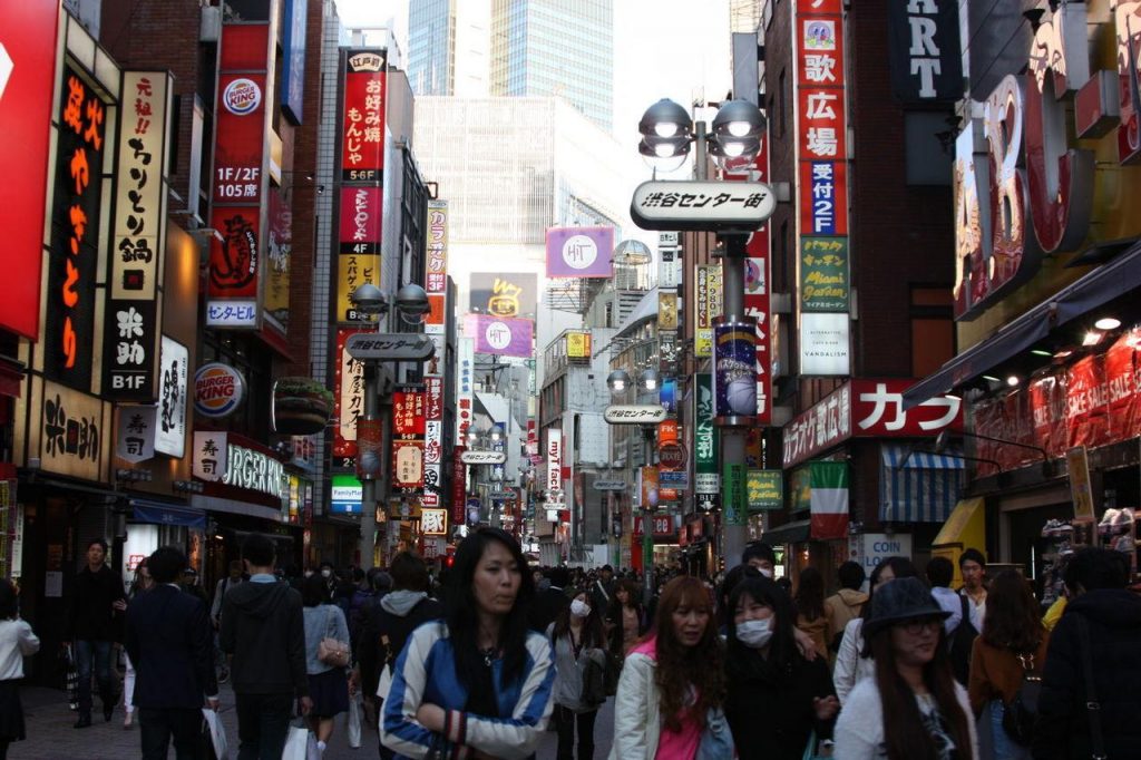 Enseignes et magasins autour de Shibuya à Tokyo