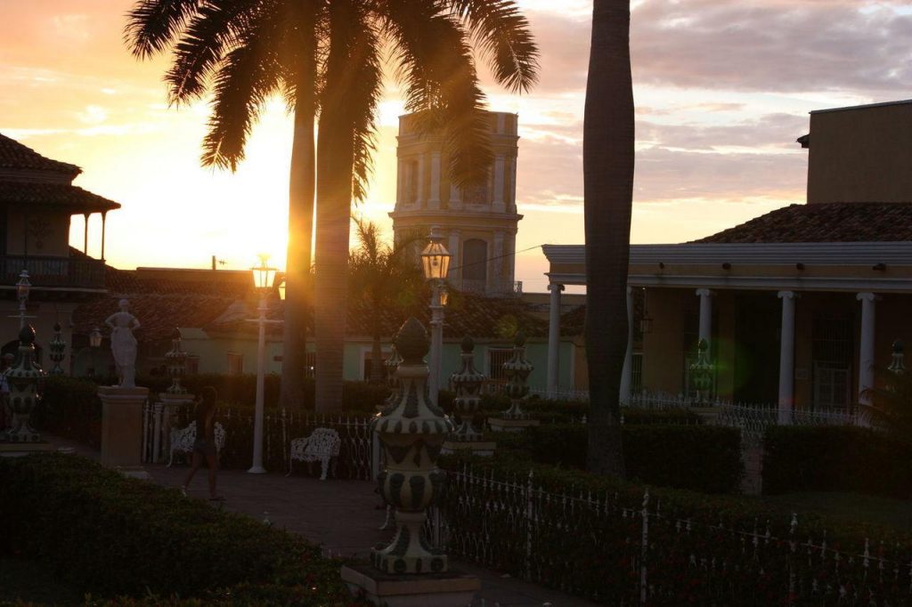 Plaza Mayor au coucher de soleil à Trinidad