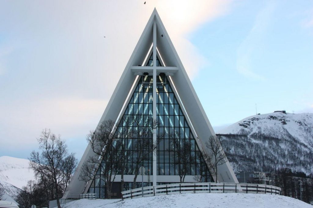 Cathédrale arctique de Tromsø en hiver