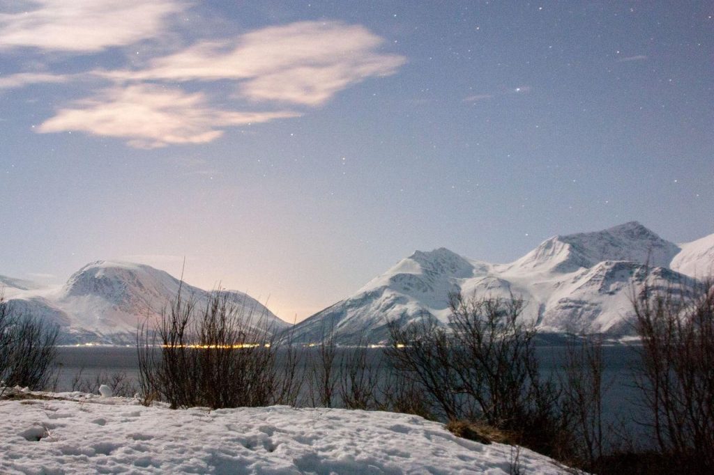 Montagnes des Alpes de Lyngen près de Tromsø