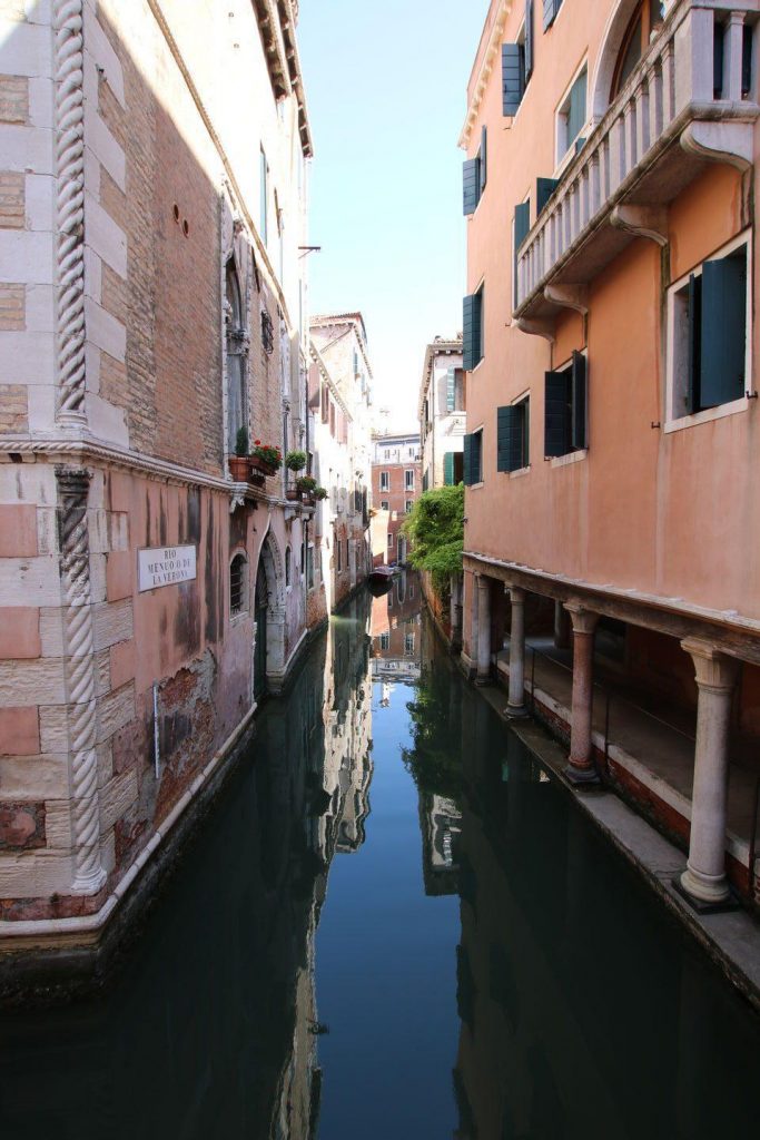 Gondole sur les canaux de Venise