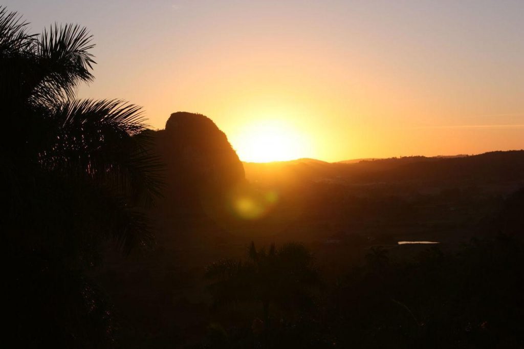 Lever de soleil sur la vallée de Viñales