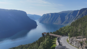 Vue sur l'Aurlandsfjord depuis la plateforme de Stegastein en Norvège