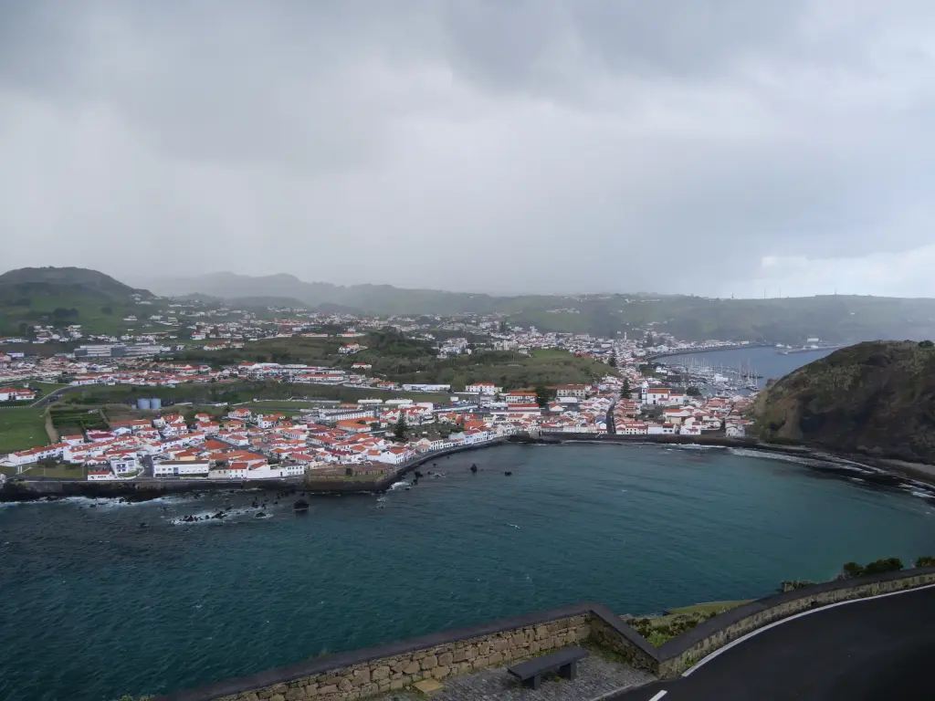Baie de Horta depuis le Monte da Guia