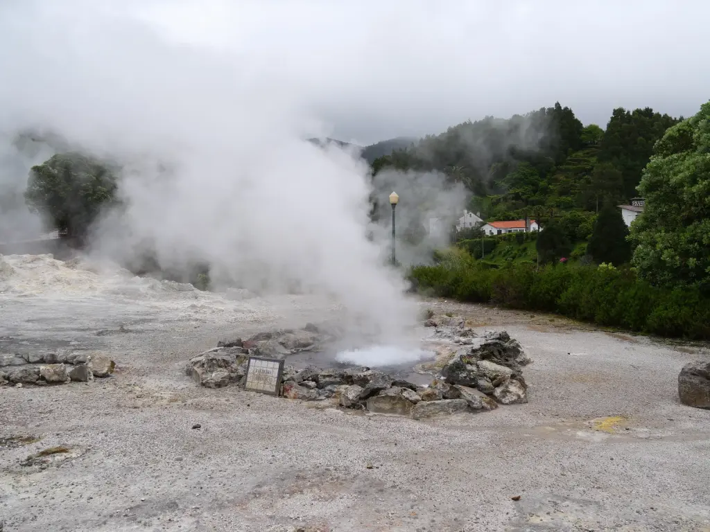 Fumerolles et activité géothermique à Furnas
