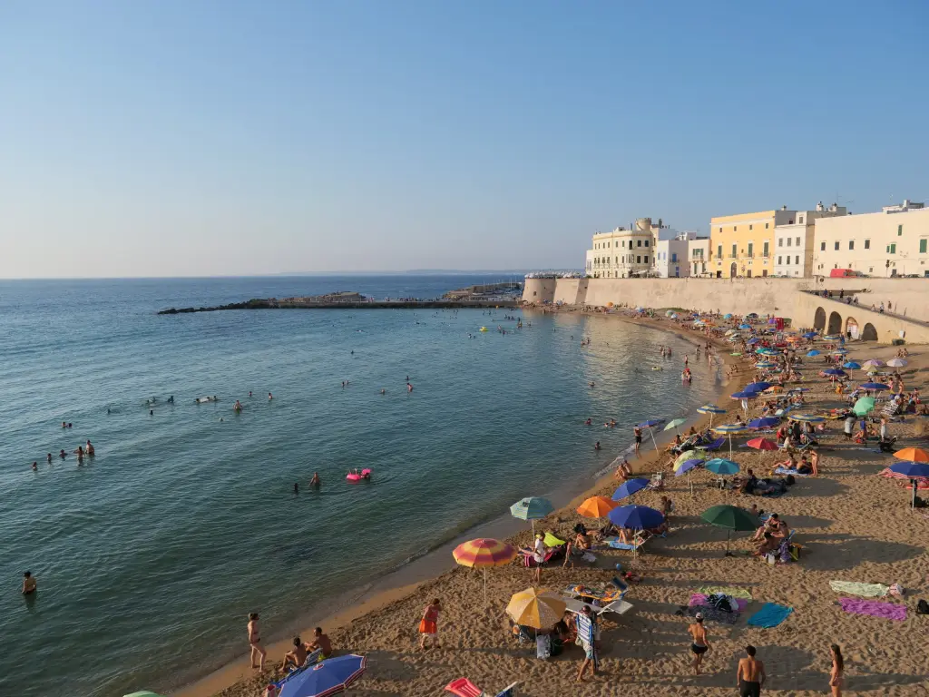 Plage et remparts de la vieille ville de Gallipoli