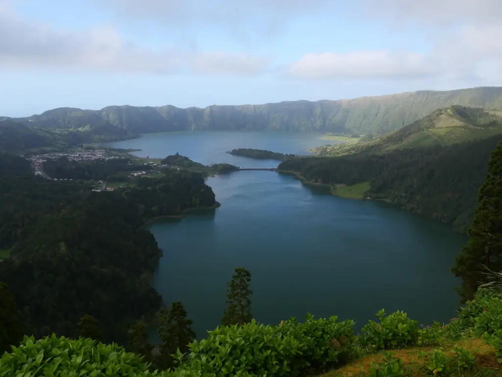 Lacs de Sete Cidades depuis le belvédère Vista do Rei