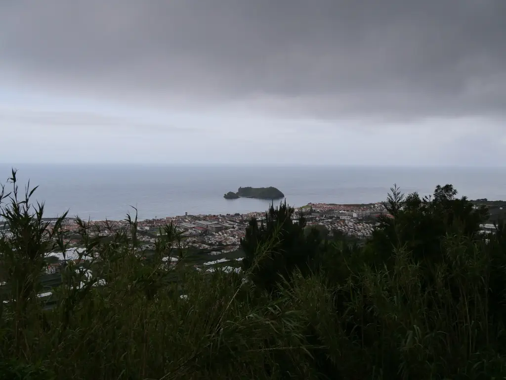 Vue panoramique sur l'îlot et le littoral de Vila Franca do Campo