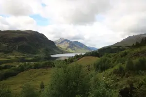 Loch Shiel et montagnes des Highlands près de Glenfinnan