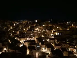 Sassi de Matera illuminés la nuit