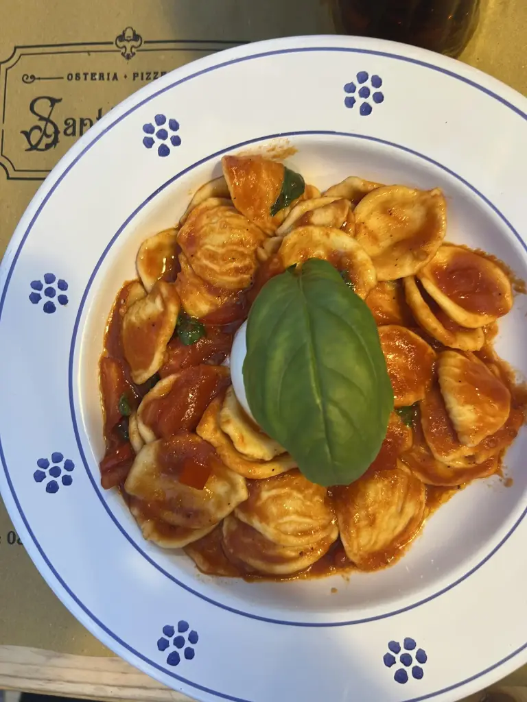 Orecchiette à la tomate et au fromage à l'Osteria Pizzeria Sant'Oronzo