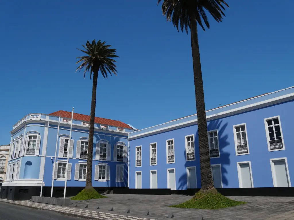 Façade bleue du Palácio da Conceição à Ponta Delgada