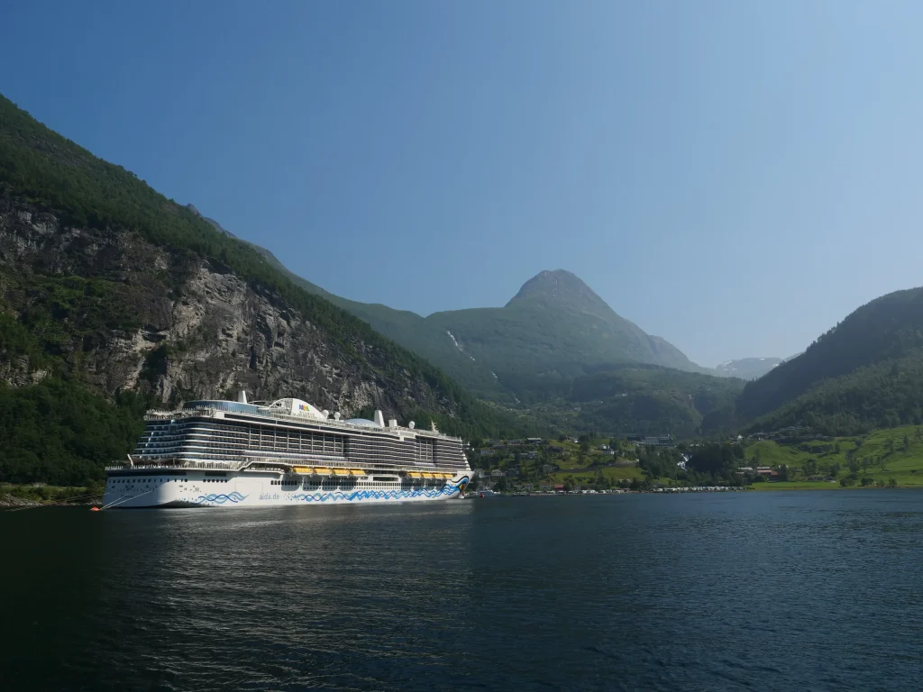 Paquebot de croisière dans le Geirangerfjord