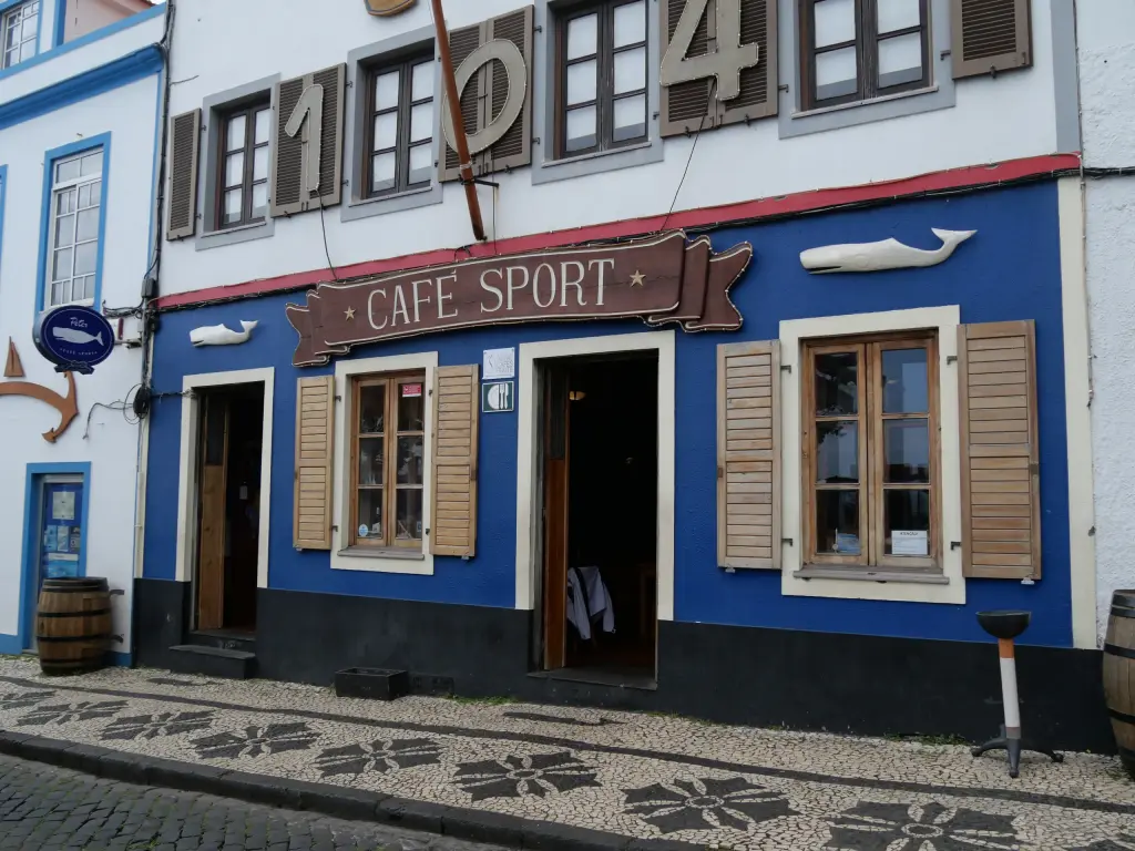 Façade du Peter Café Sport à Horta