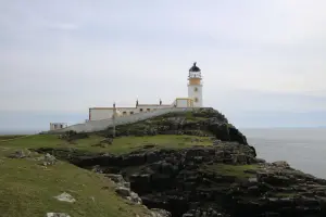 Phare de Neist Point au bord des falaises de l'île de Skye