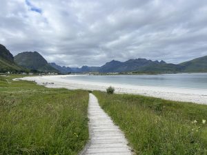 Plage de Rambergstranda dans les îles Lofoten