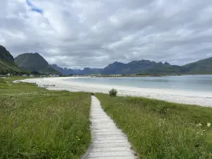Plage de Rambergstranda dans les îles Lofoten