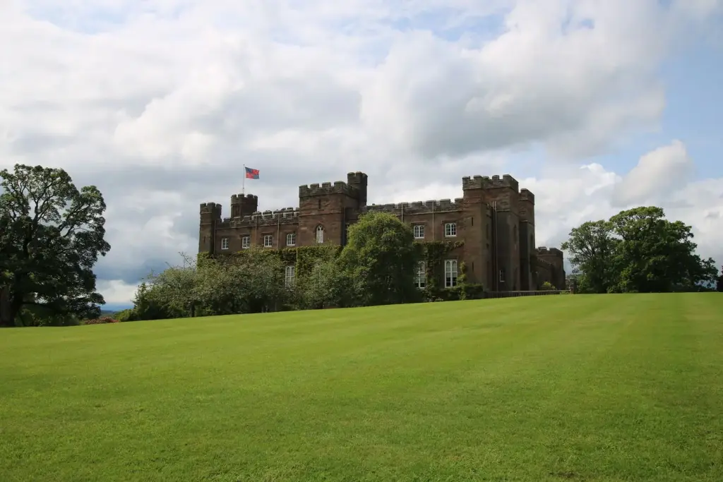 Scone Palace au milieu de son grand parc