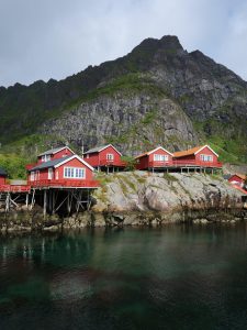 Maisons rouges du village de Å dans les îles Lofoten