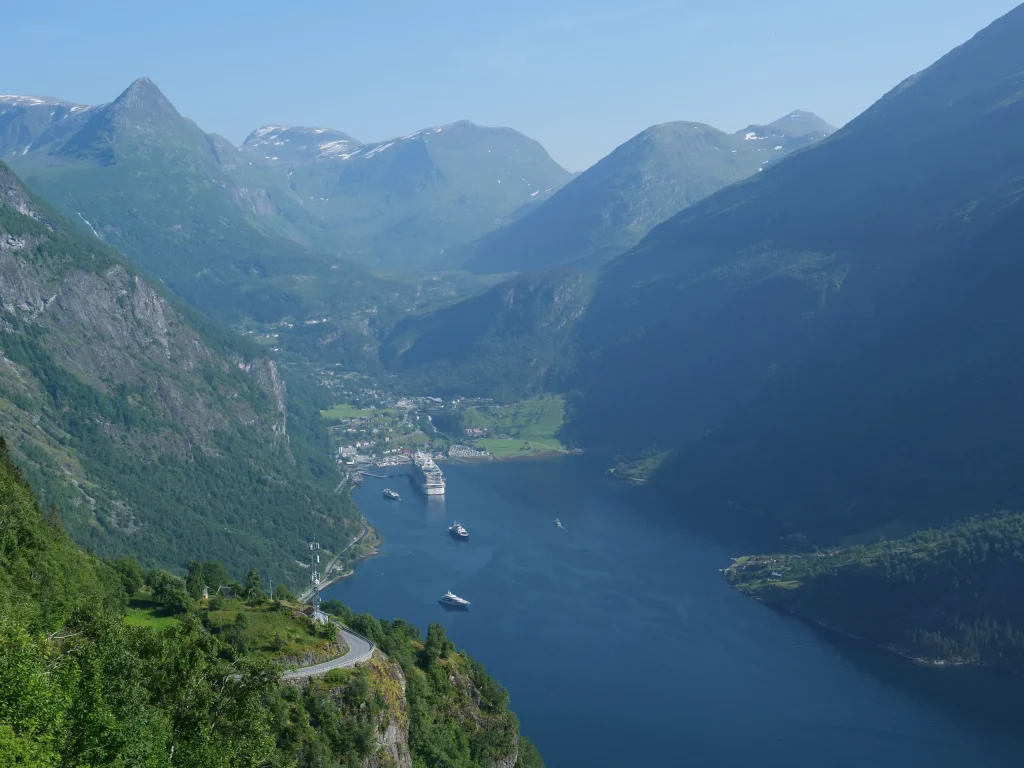 Vue sur Geiranger depuis Ørnesvingen Viewpoint