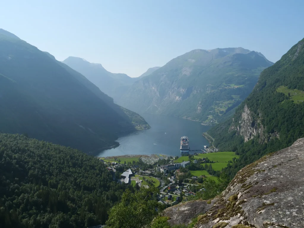 Vue depuis Geiranger Skywalk à Dalsnibba