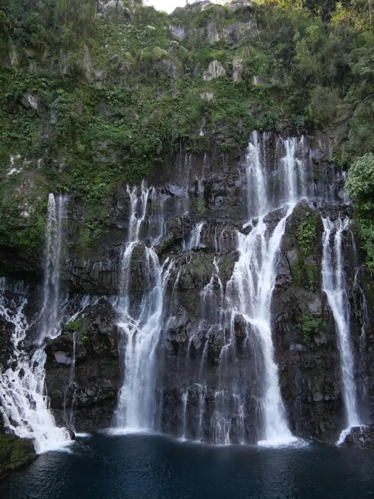 Cascade Grand Galet à Langevin entourée par la végétation