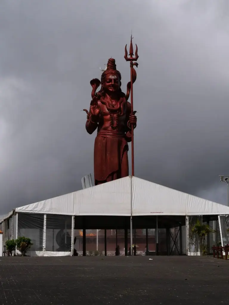 Grande statue de Shiva près de Grand Bassin à Maurice