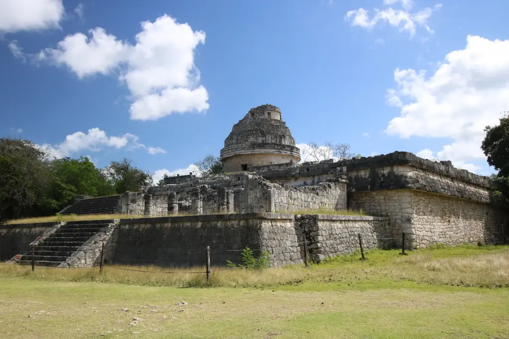 Bâtiment circulaire sur le site de Chichén Itzá