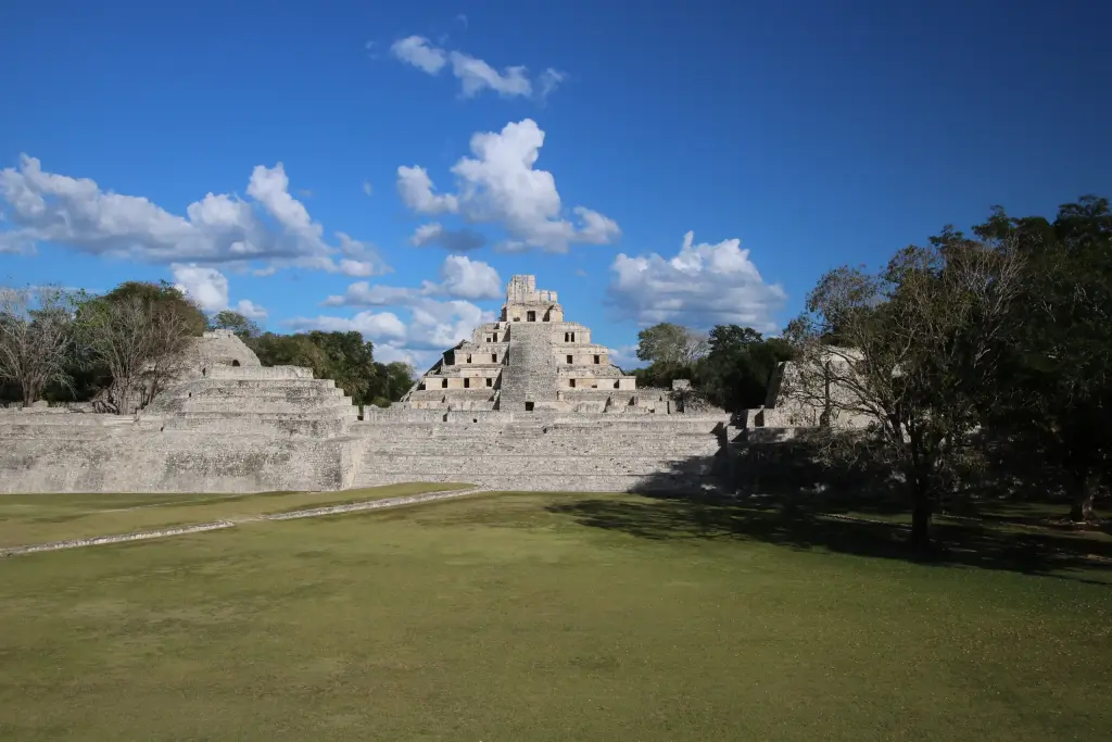 Édifice des Cinq Étages sur le site maya d'Edzná